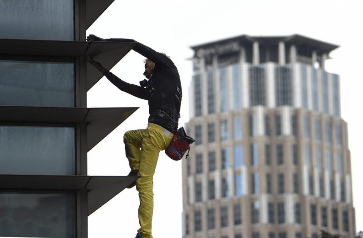 Le "Spiderman" français arrêté aux Philippines après l'ascension d'un gratte-ciel