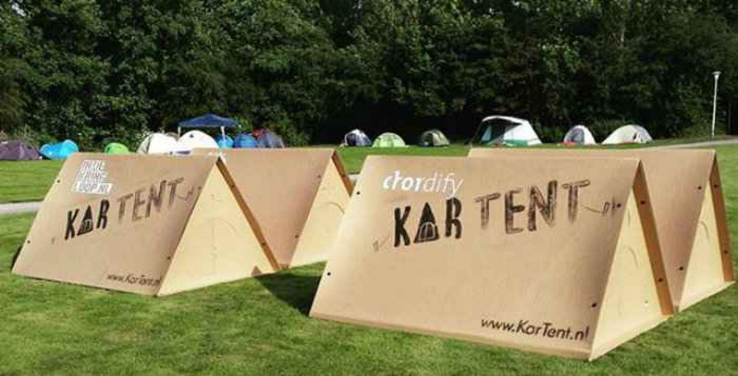 KarTent, des tentes en carton conçues pour les festivals de musique
