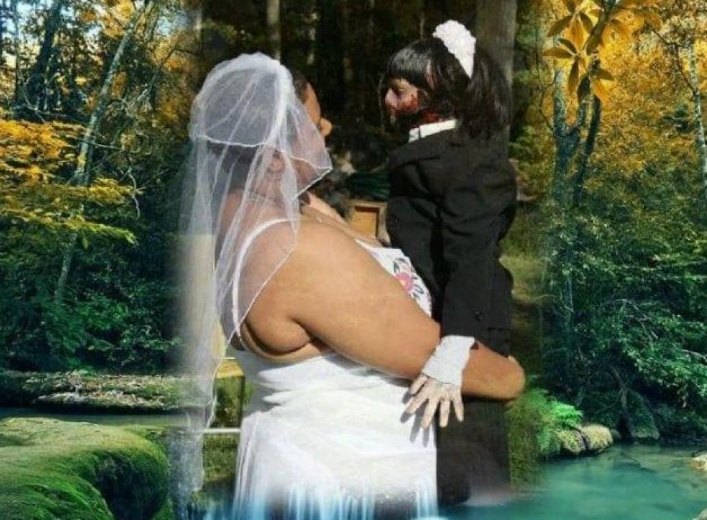 Elle épouse une poupée zombie et consomme le mariage