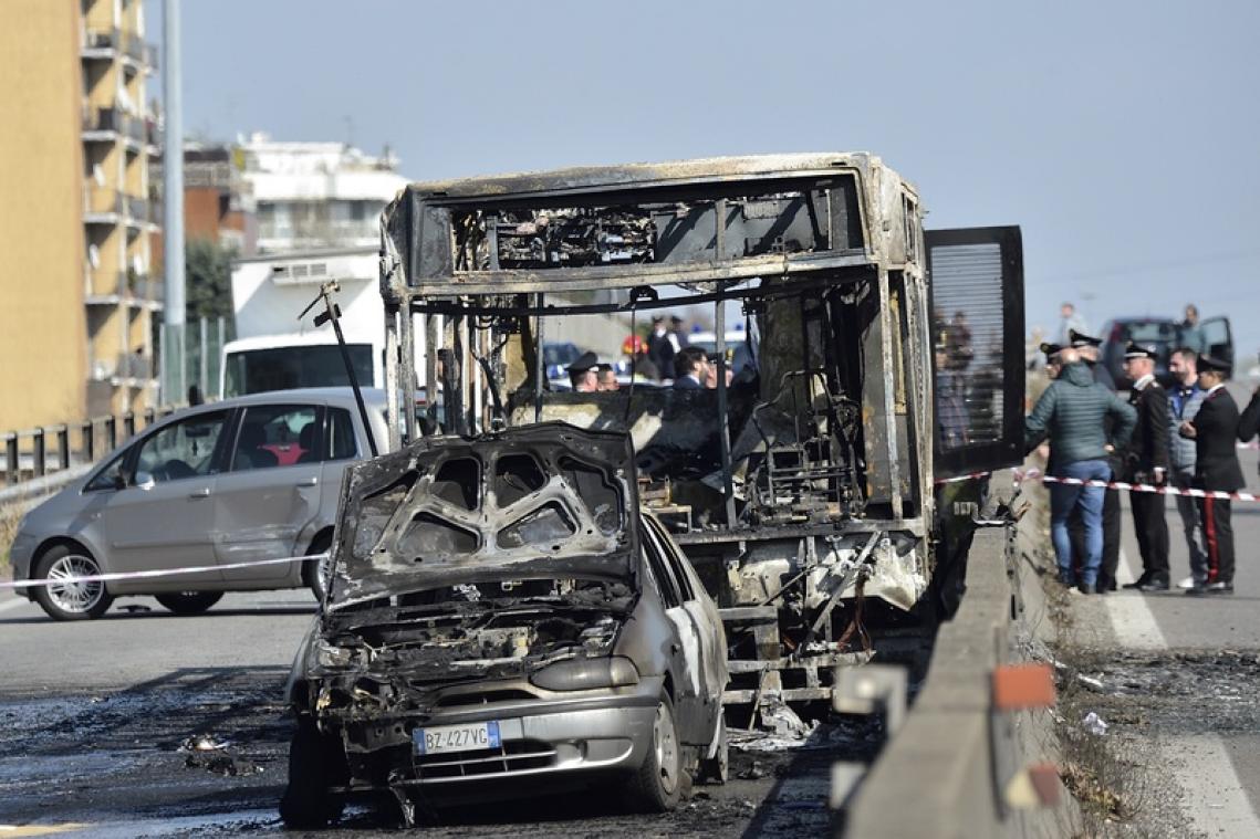 Une tragédie évitée de peu en Italie après une prise d'otage dans un bus