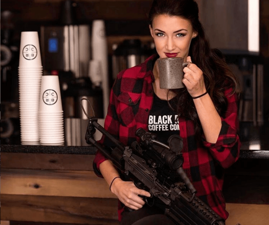 Ces influenceuse sur Instagram qui font désormais de la publicité pour des armes
