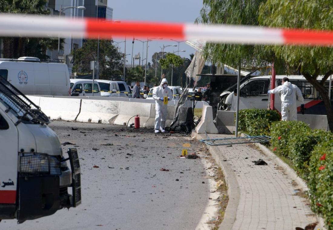 Une double attaque suicide contre l'ambassade américaine de Tunis fait six blessés