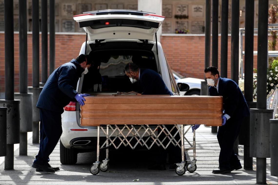À Madrid, les funérailles se font à la chaîne, en cinq minutes