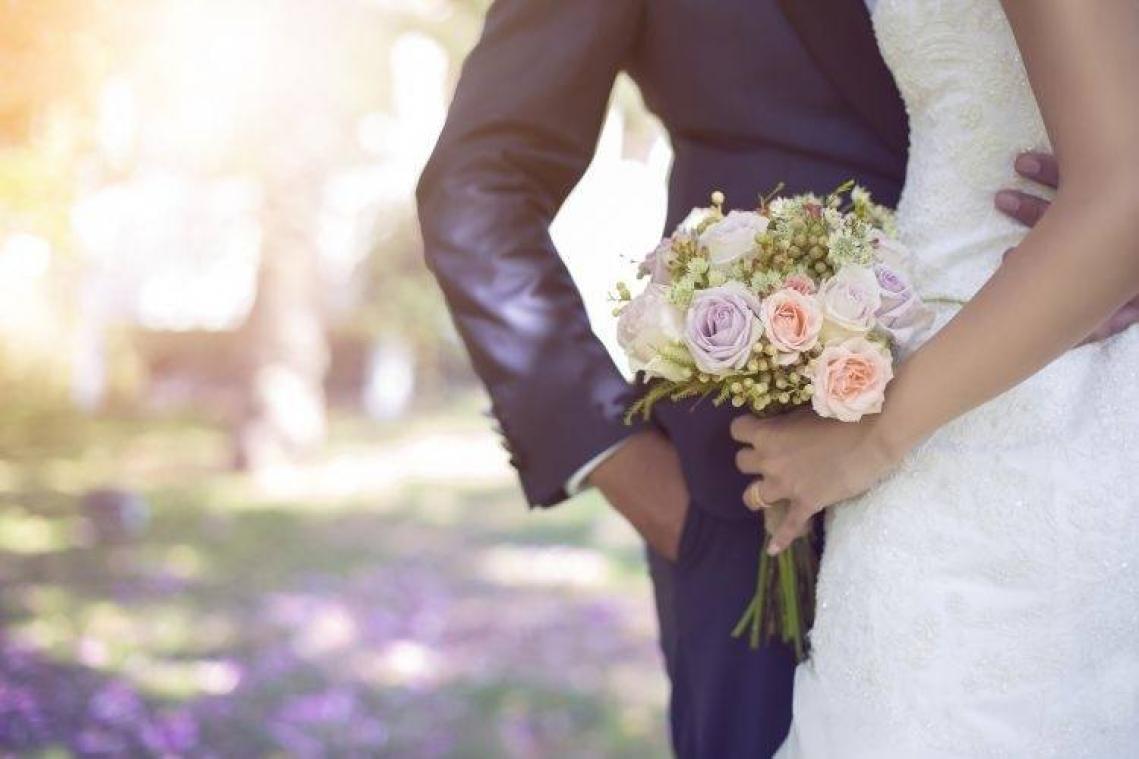 Mariés dans l'année? Le coronavirus porte un coup dur à l'industrie du mariage