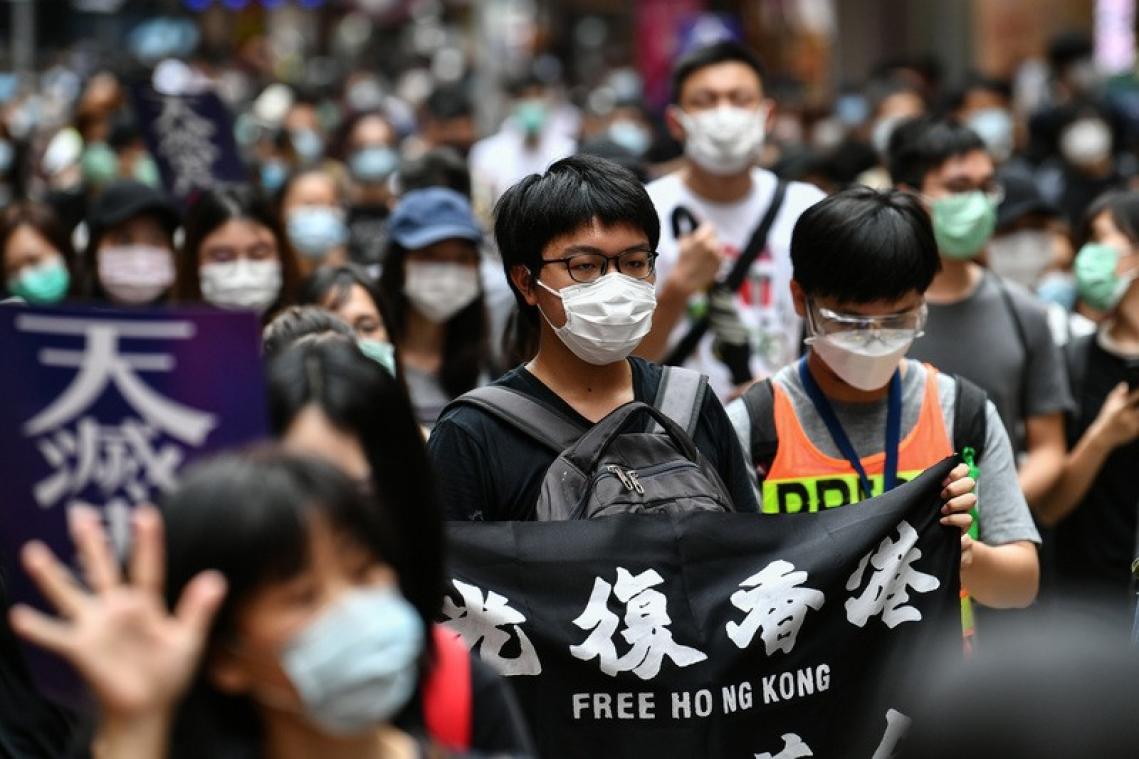 Des milliers de personnes manifestent à Hong Kong contre le projet de loi chinois