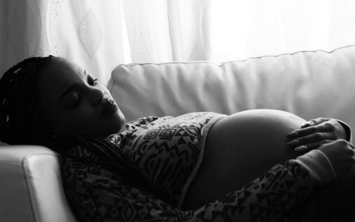 Une étude montre que les femmes enceintes se surmènent pour contrer les préjugés