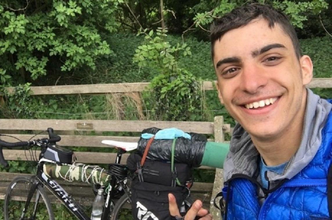 Il parcourt 3.200 kilomètres à vélo pour retrouver sa famille pendant le confinement