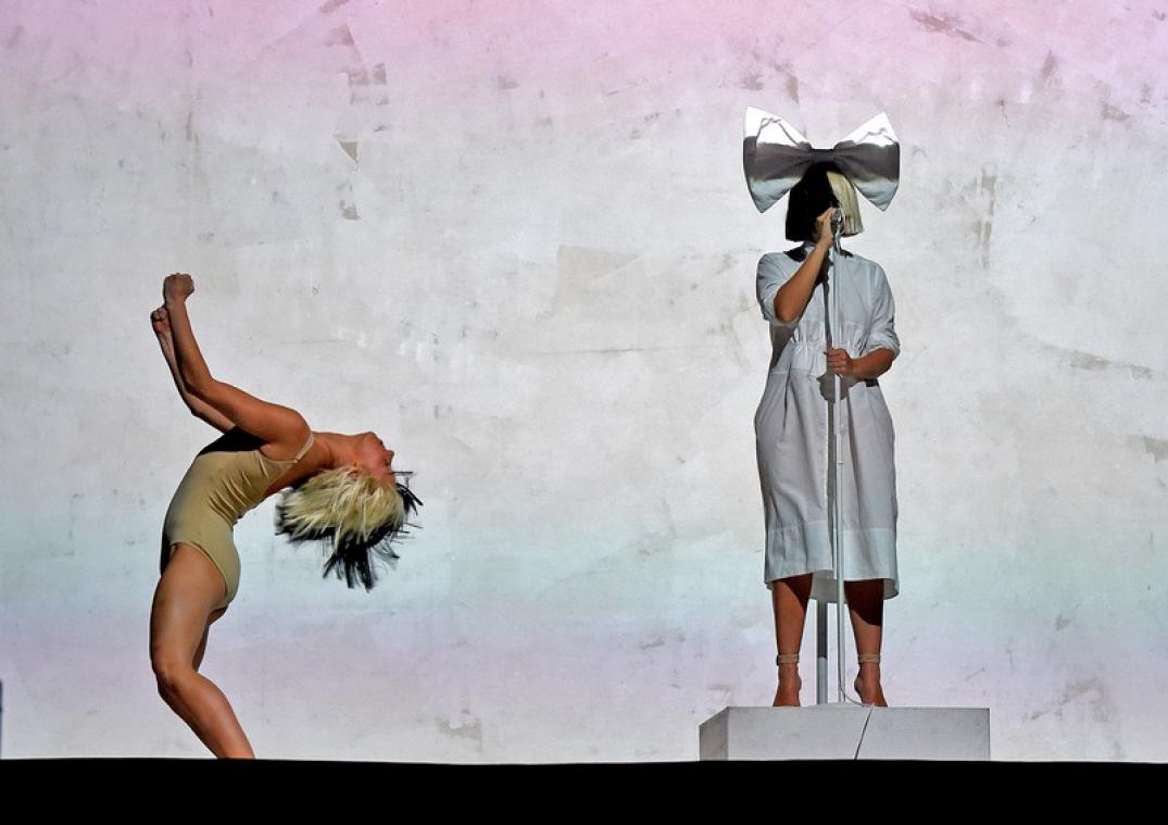 Comment Sia a protégé sa danseuse Maddie Ziegler du «dégoutant» Harvey Weinstein