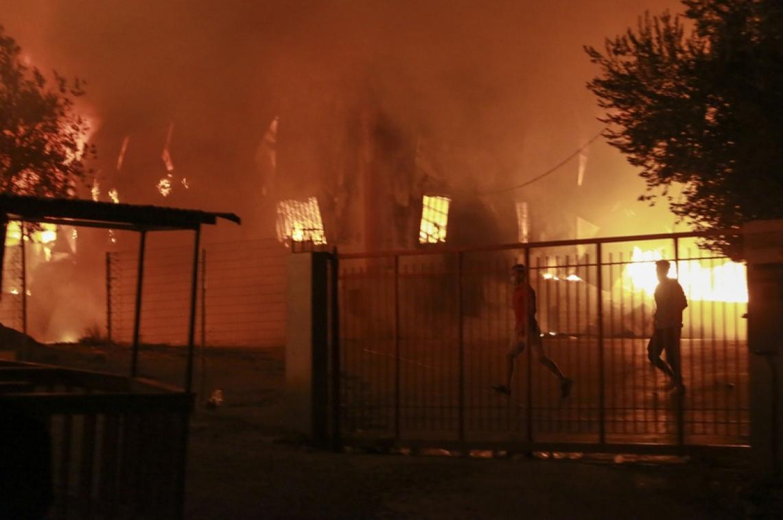 Un gigantesque incendie ravage un camp de migrants de l'île de Lesbos