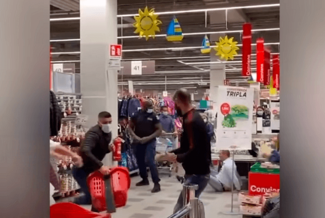 VIDEO. Une bagarre générale éclate quand deux clients arrivent non-masqués au supermarché