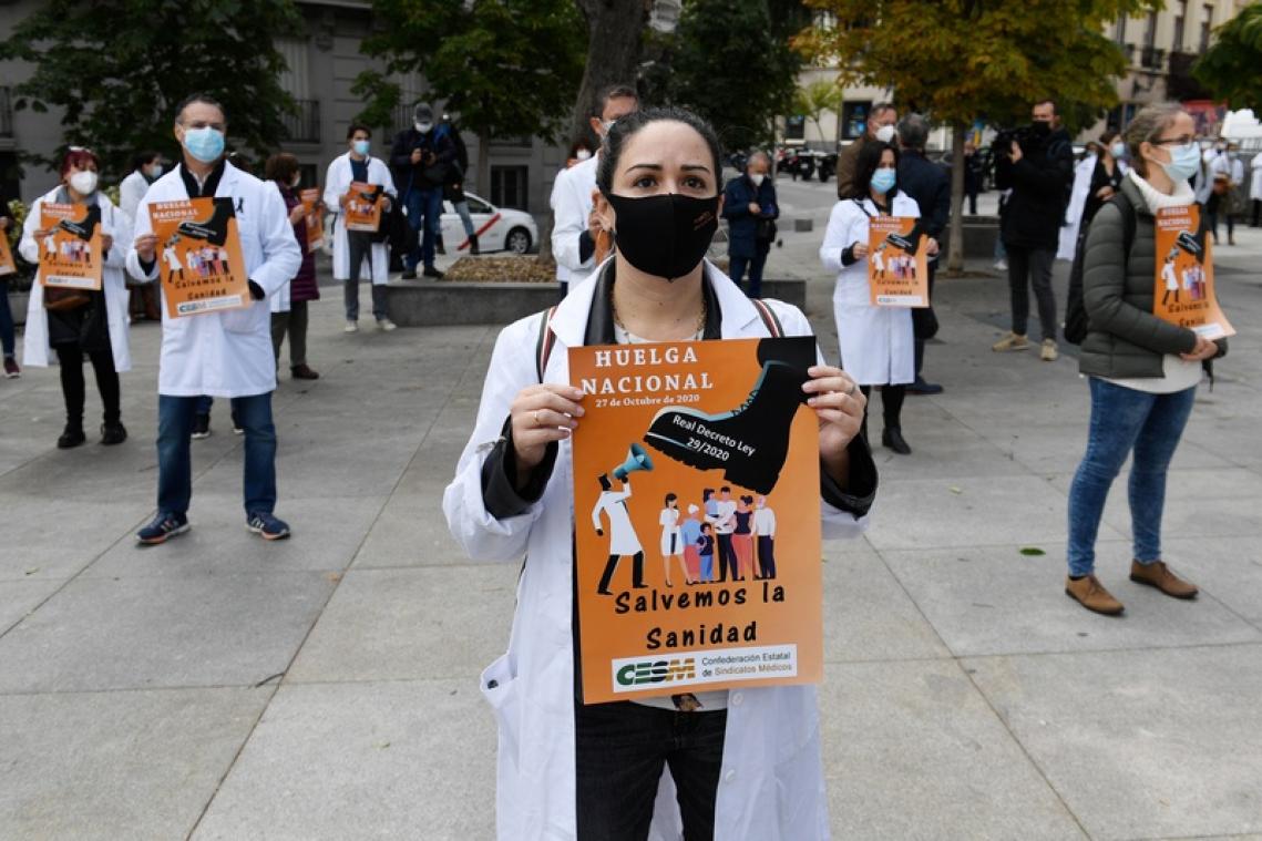 Epuisés par le coronavirus, les médecins espagnols font grève