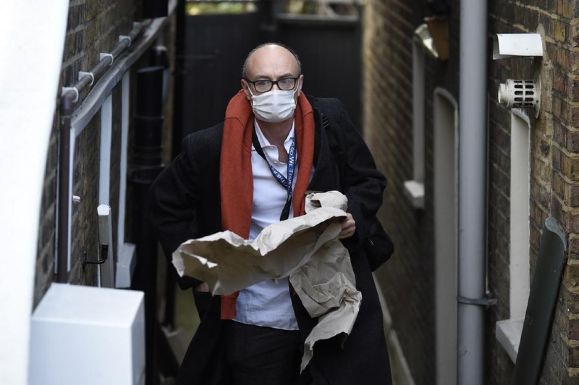 Dominic Cummings, artisan du Brexit, quitte Downing Street avec ses cartons