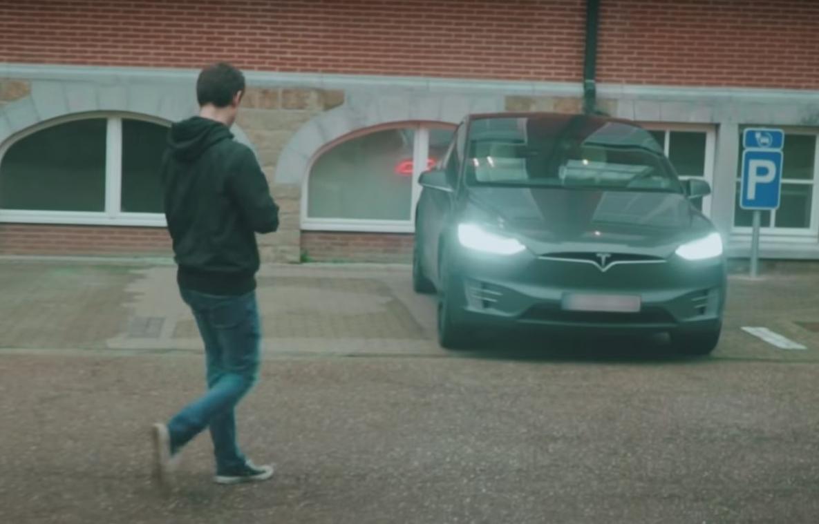 VIDEO. Un étudiant belge pirate une Tesla en 90 secondes