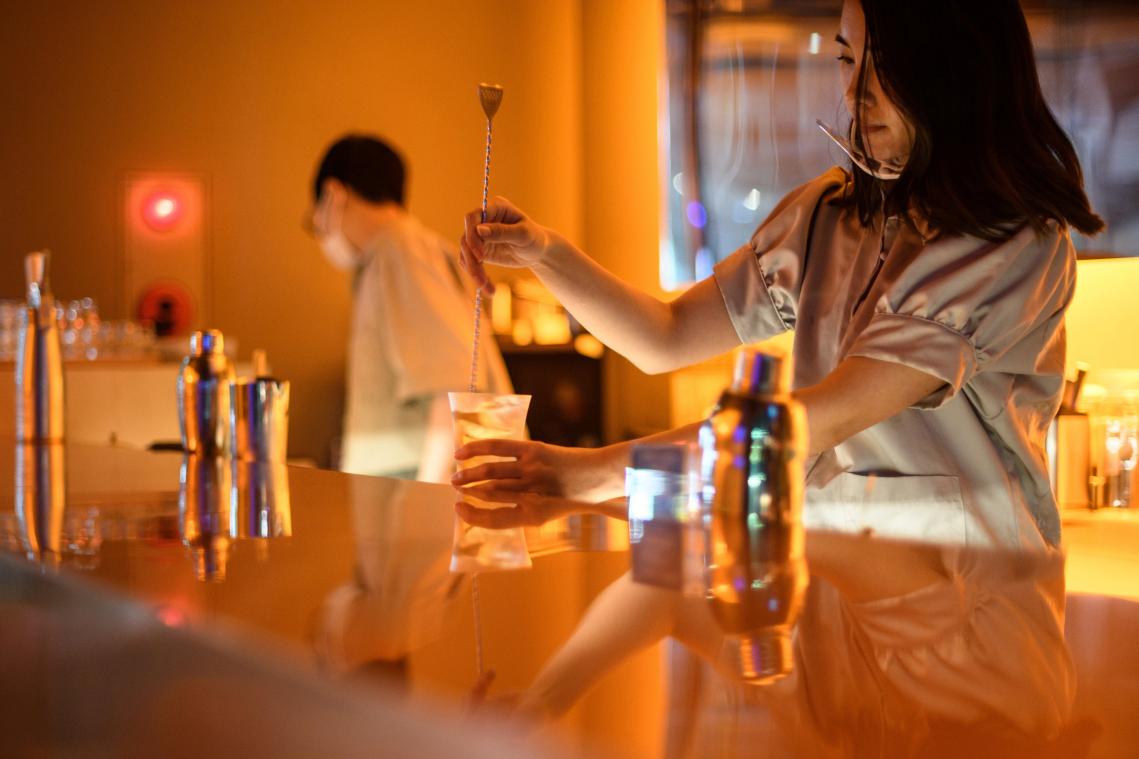 Au Japon, ce bar n'est ouvert que pour les personnes voulant boire seules