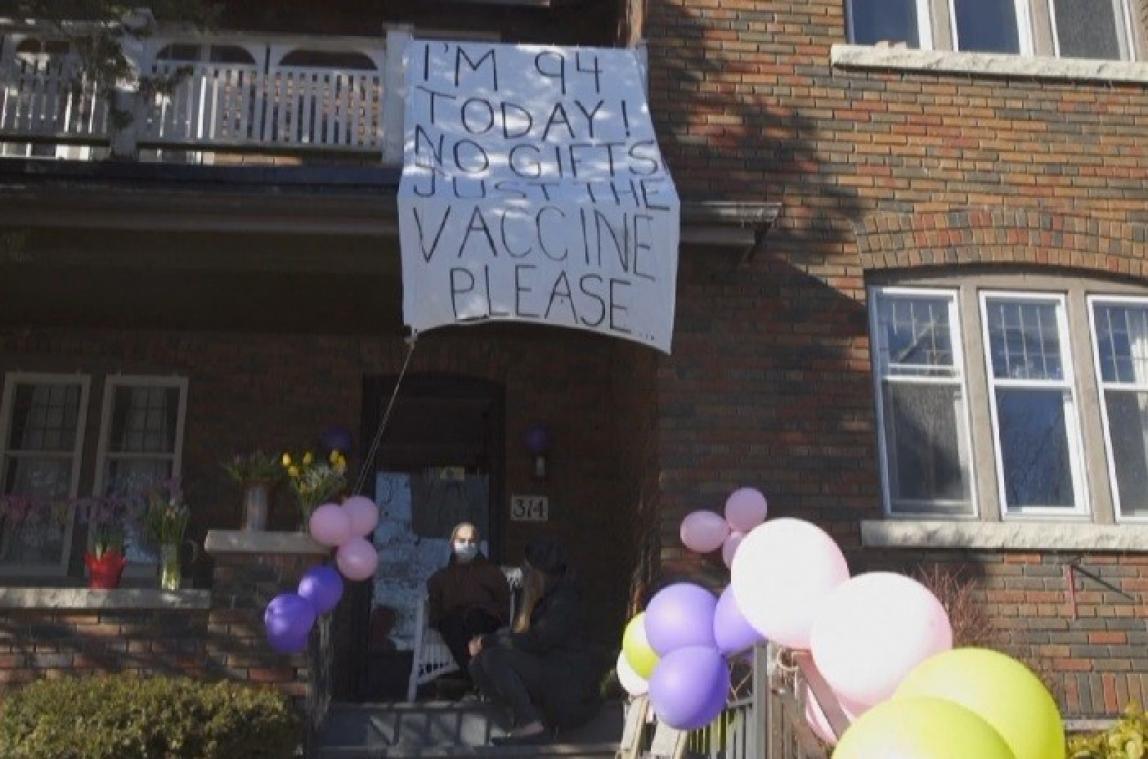 Pour ses 94 ans, cette Canadienne ne souhaite pas de "cadeaux" mais "le vaccin"