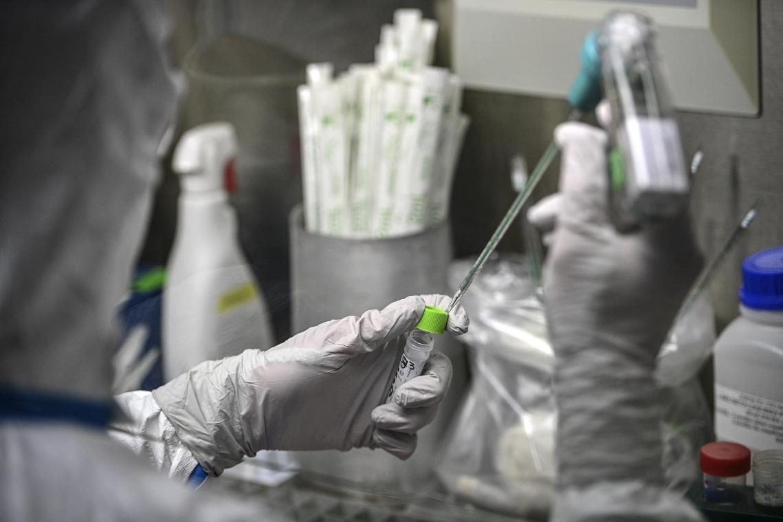 Un nouveau variant inquiète la France : il est indétectable par les tests PCR