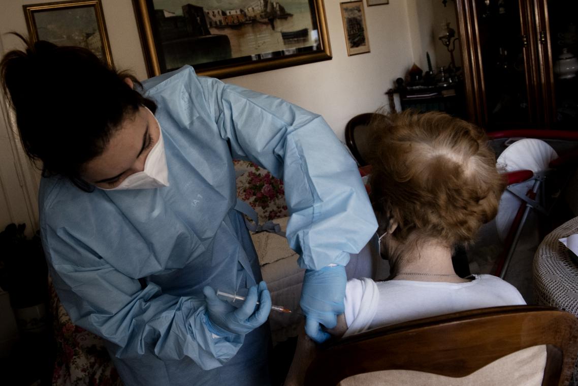 Malgré la vaccination, un variant du Covid se propage dans une maison de retraite