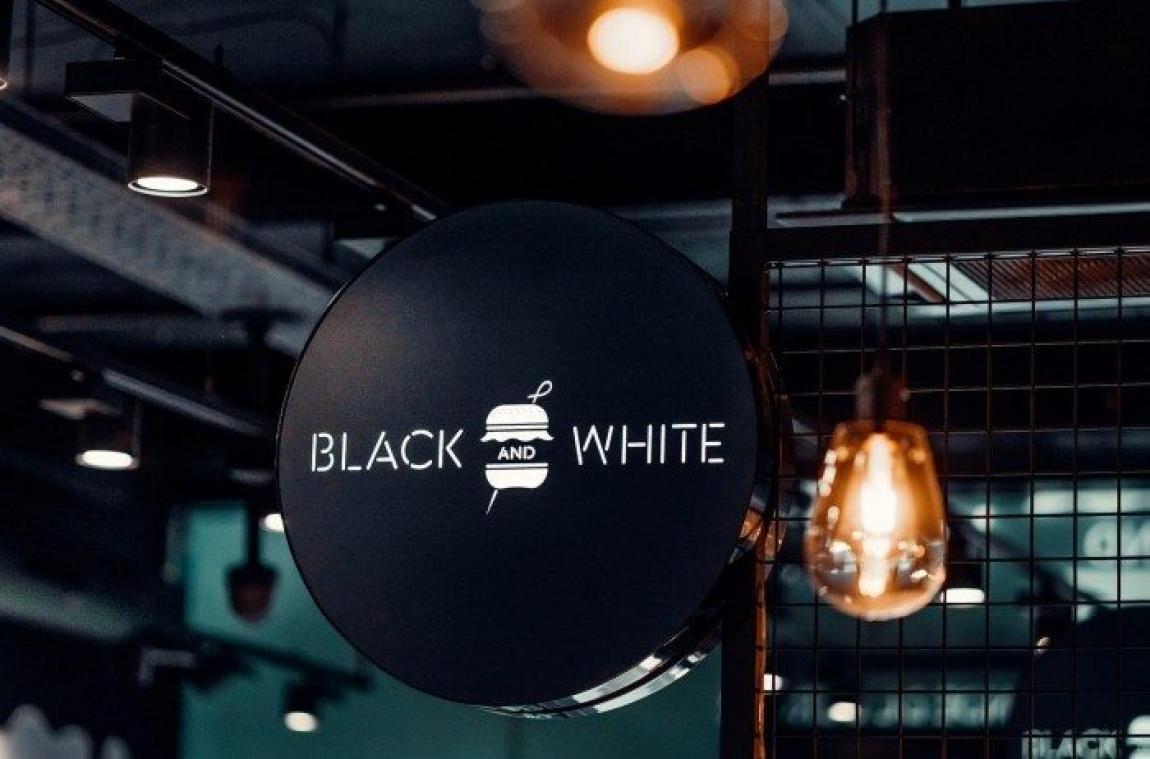 On a testé Black and White Burger, un nouveau resto dans le centre de Bruxelles