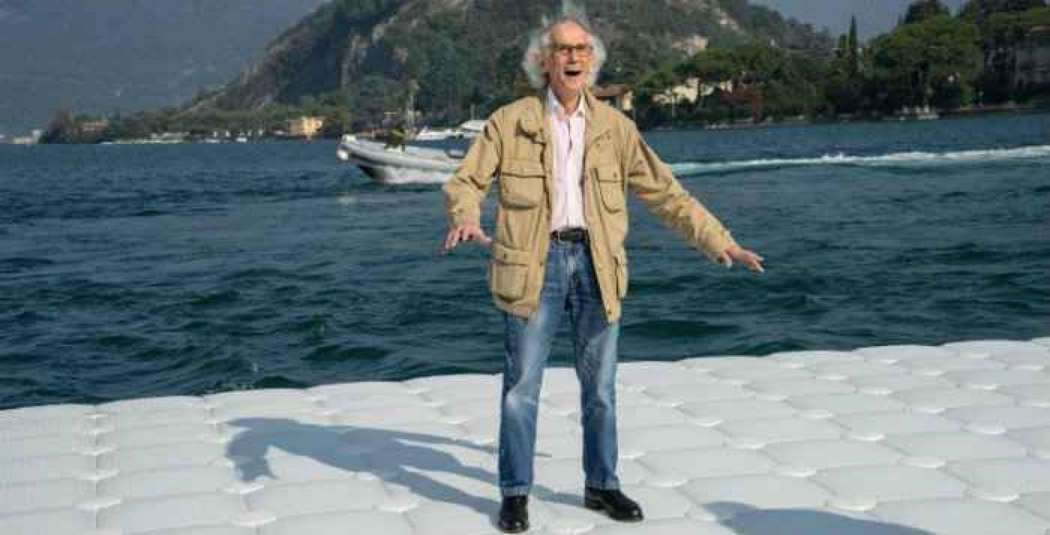The Floating Piers : Une installation artistique qui permet de marcher sur le lac d'Iseo, en Italie