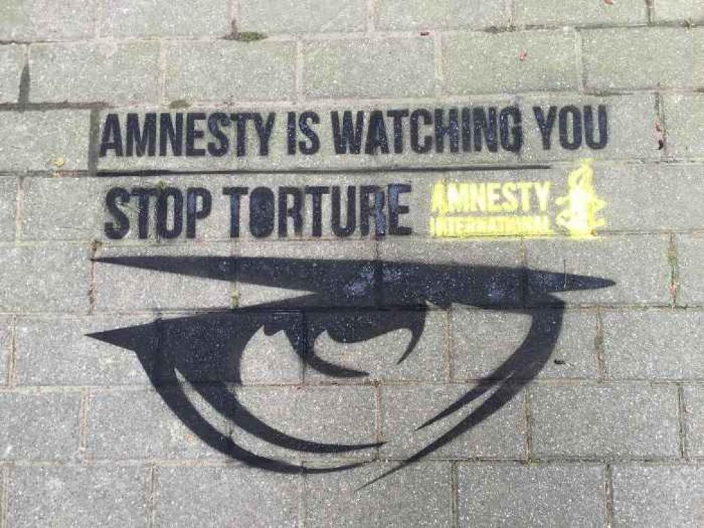 Amnesty International dénonce la torture sur les trottoirs des ambassades