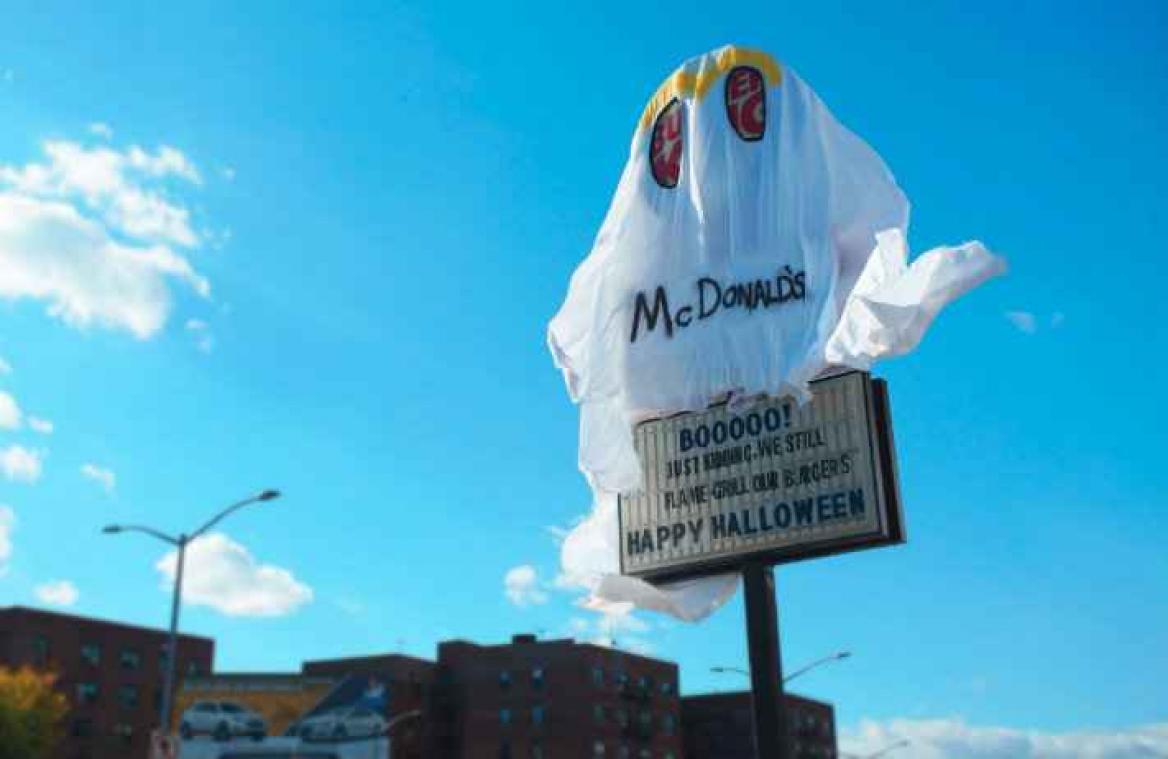 Pour Halloween, un Burger King se déguise en McDo