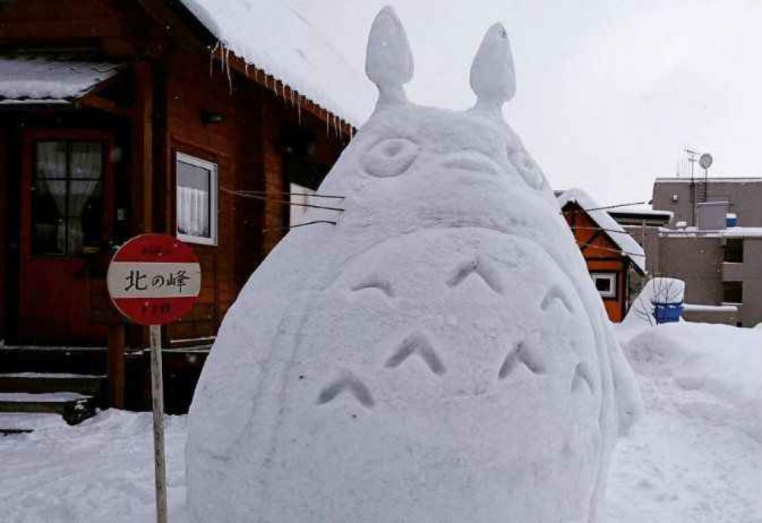 PHOTOS. Des Japonais profitent des chutes de neige pour créer des bonhommes de neige incroyables