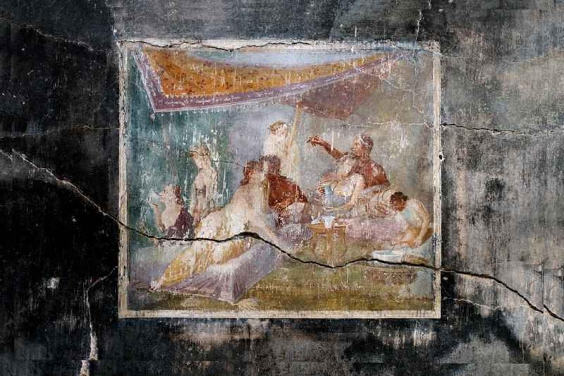 Pompéi dévoile la fresque d'un baiser romain pour la Saint Valentin