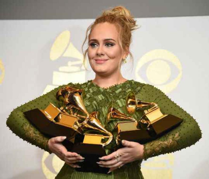 Adele rafle quasi tout aux Grammy Awards