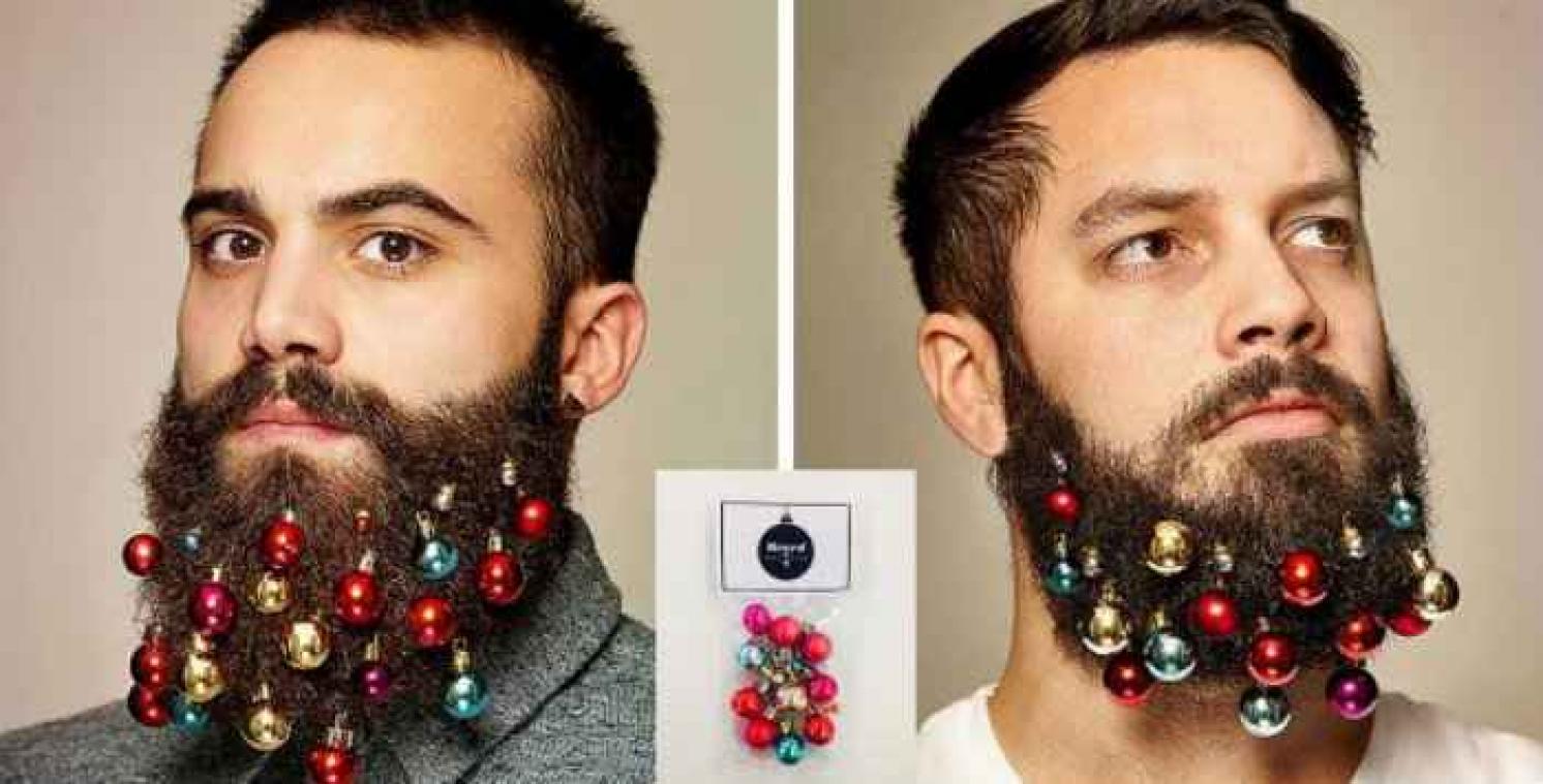 Des boules de Noël pour décorer votre barbe