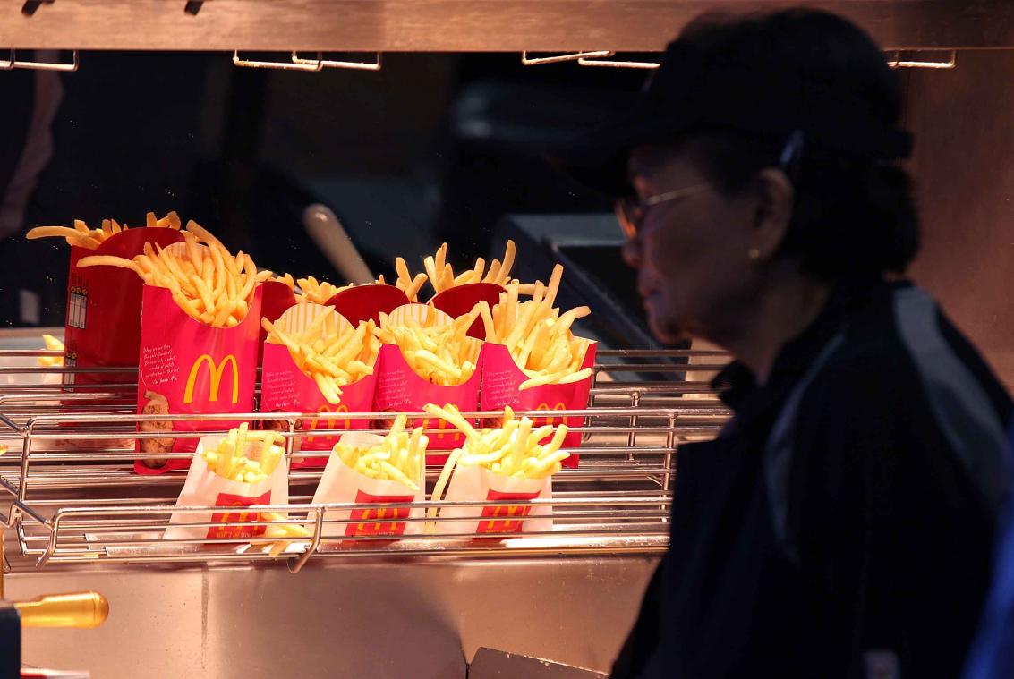 En manque de frites, McDo rationne ses clients au Japon
