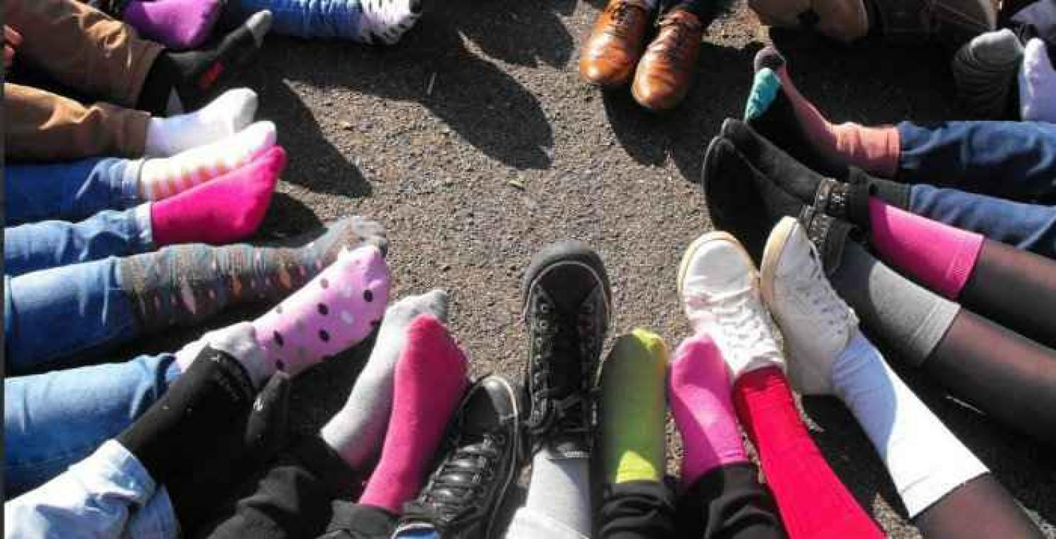 Trisomie 21: Des chaussettes dépareillées et une nouvelle campagne pour sensibiliser au syndrome