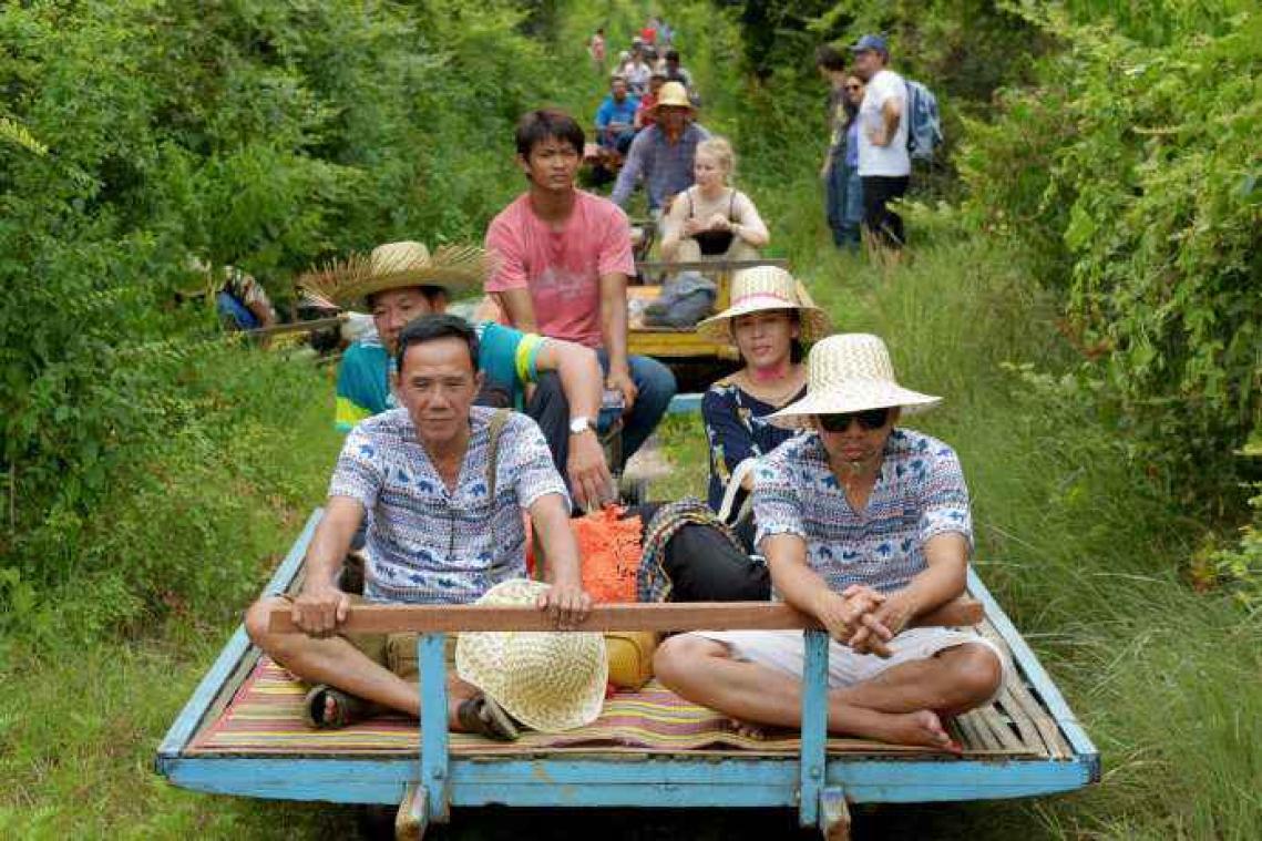 PHOTOS. Le "train de bambou" au Cambodge, une attraction touristique menacée