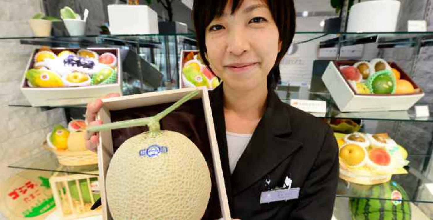 Deux melons vendus pour plus de 11.000 euros au Japon