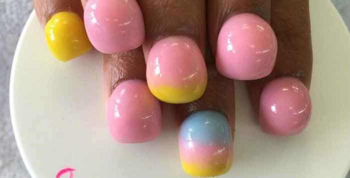 Bubble nails : Les ongles bombés une tendance décriée sur internet