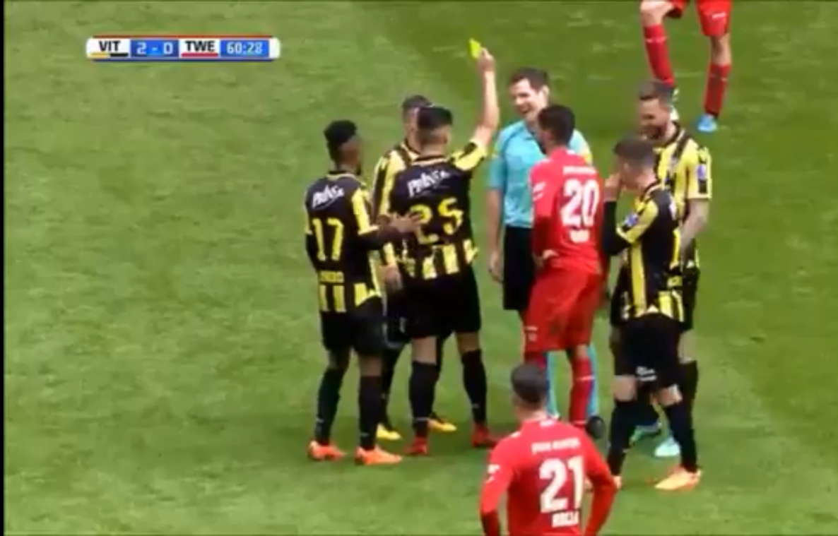 Football : un arbitre néerlandais se prend un carton jaune