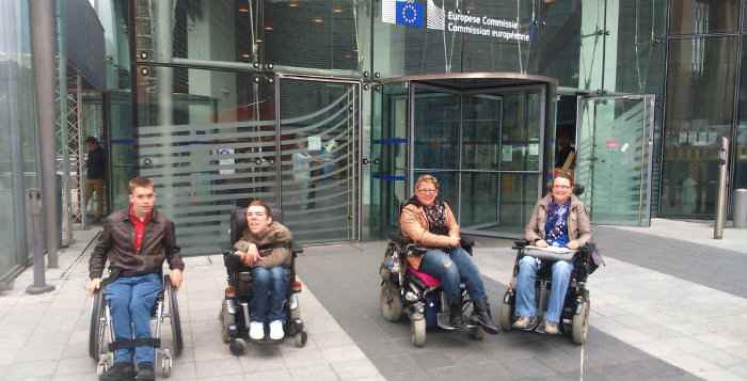 Freedom Drive March : 400 personnes en chaise roulante défilent à Bruxelles