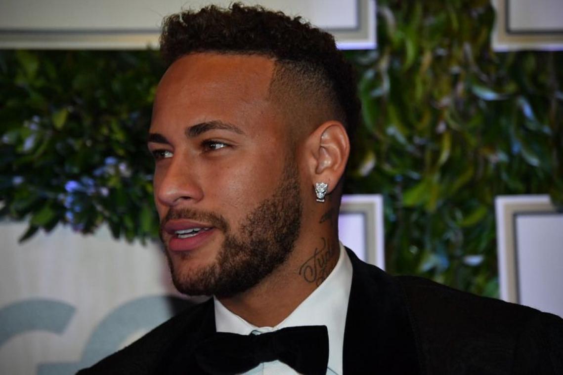 Neymar : "Je reste à Paris, j'ai un contrat"