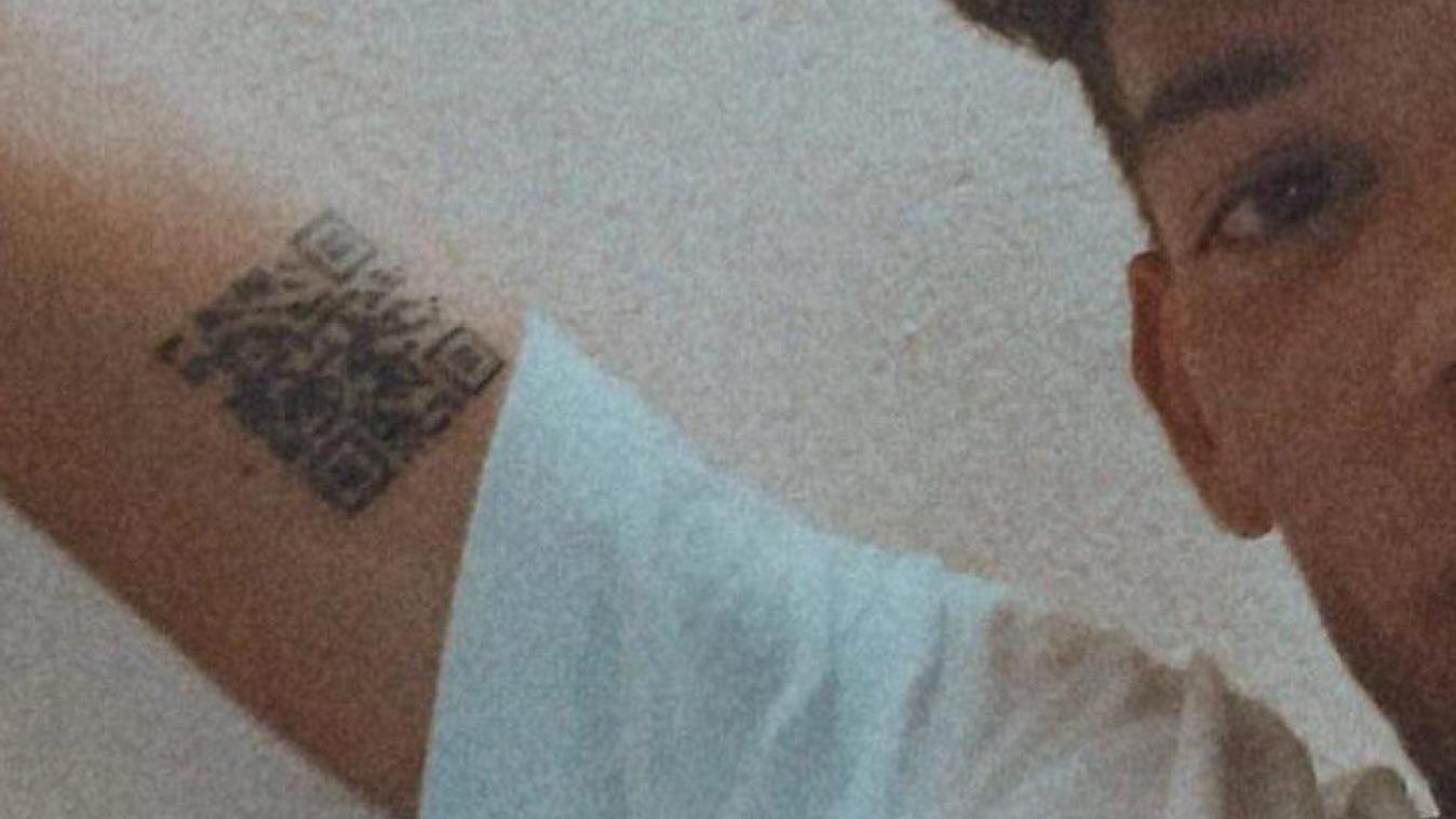 Video.  Un italiano si fa tatuare… e la sua salute migliora
