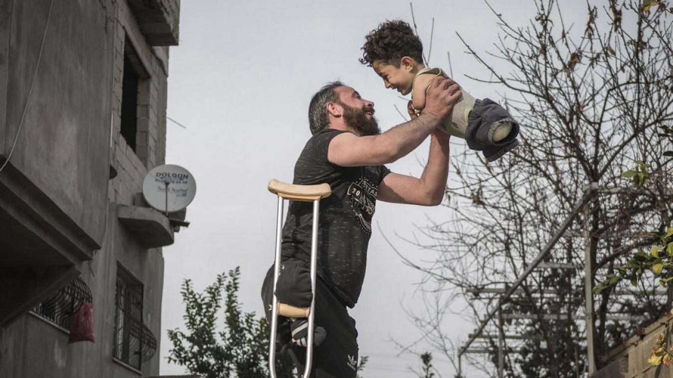 Ce superbe cliché d’un père syrien et de son fils a été élu photo de l’année