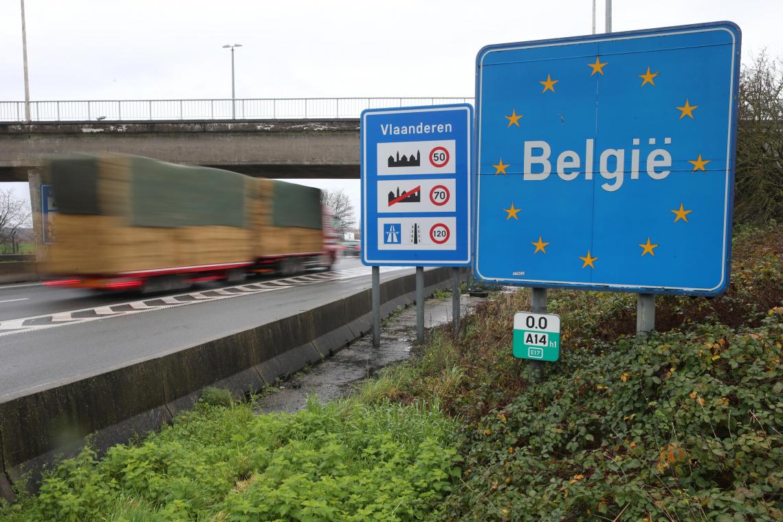 De nombreux Belges se ruent dans les supermarchés français par crainte d’une fermeture des frontières