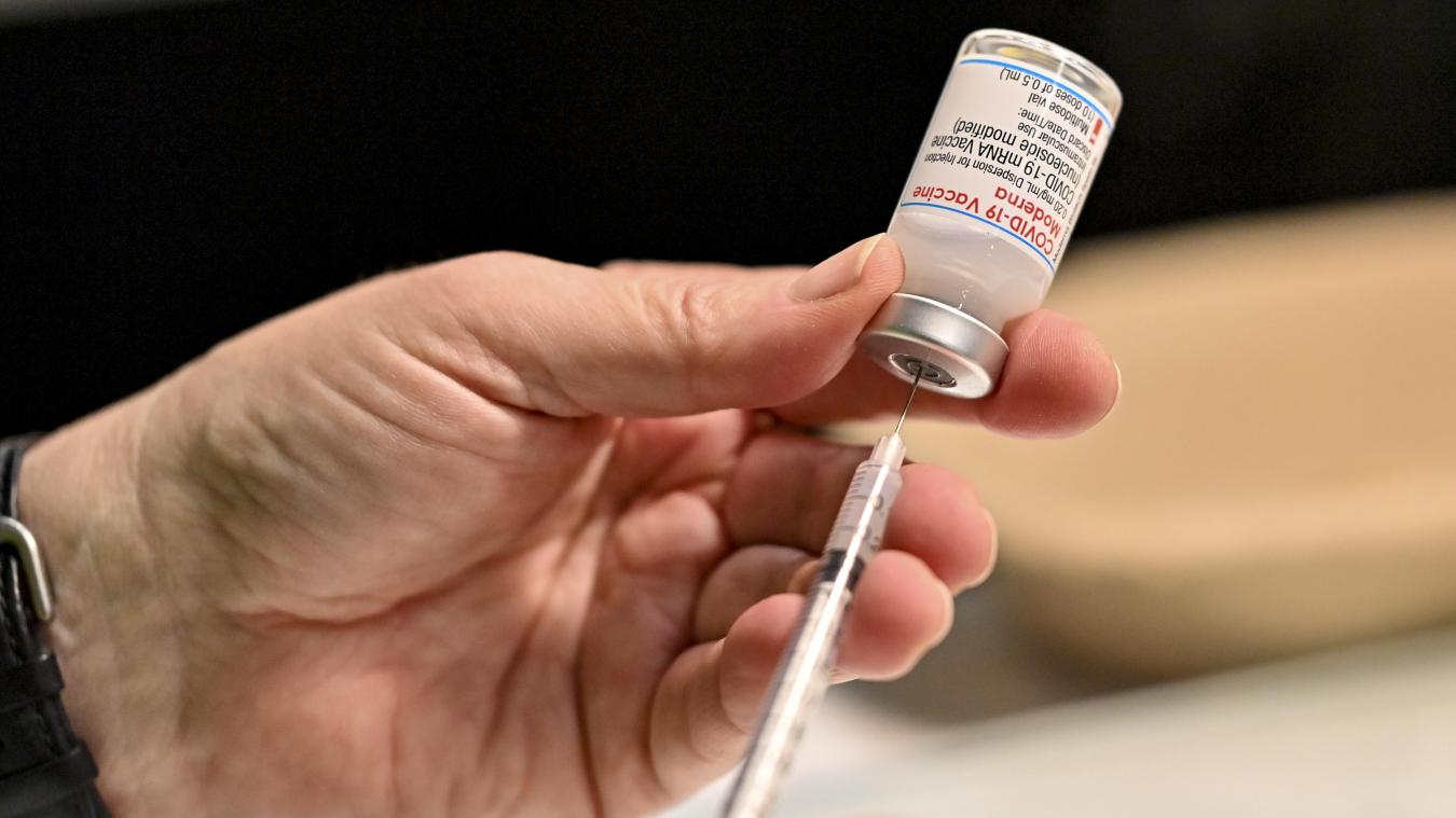 Faudra-t-il une quatrième dose du vaccin? Un immunologue belge n’exclut pas cette possibilité