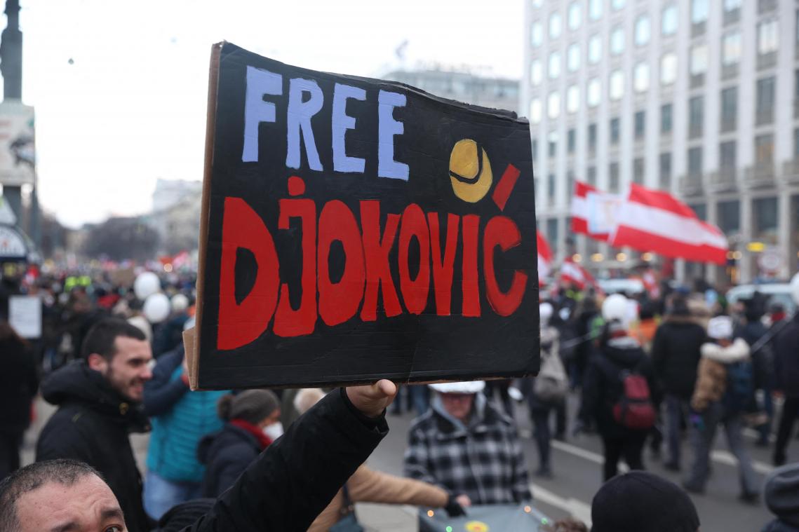 Djokovic remporte une première manche, mais risque toujours l’expulsion
