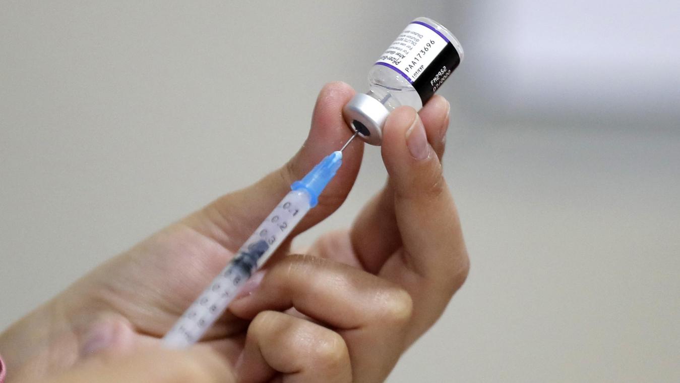 Pfizer prévoit un vaccin adapté au variant Omicron pour le mois de mars