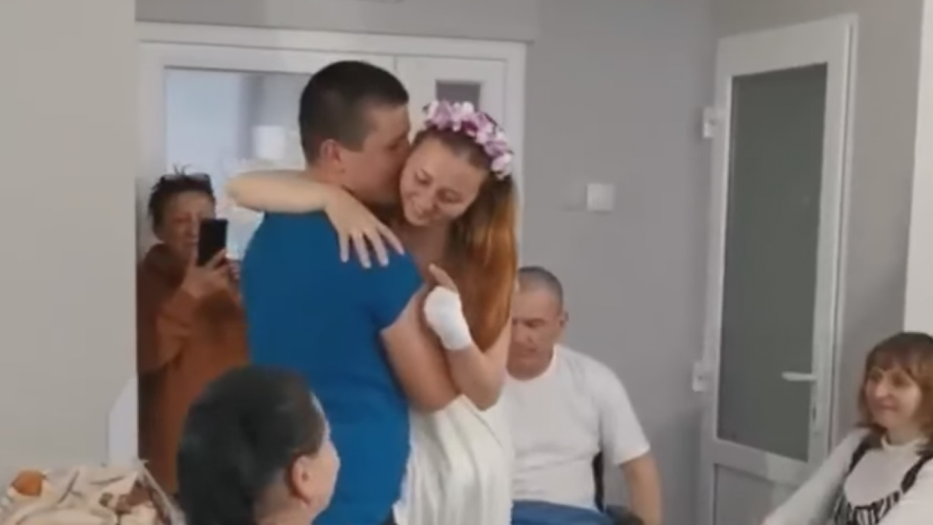 La bouleversante première danse de cette Ukrainienne, amputée des jambes à cause d’une mine russe