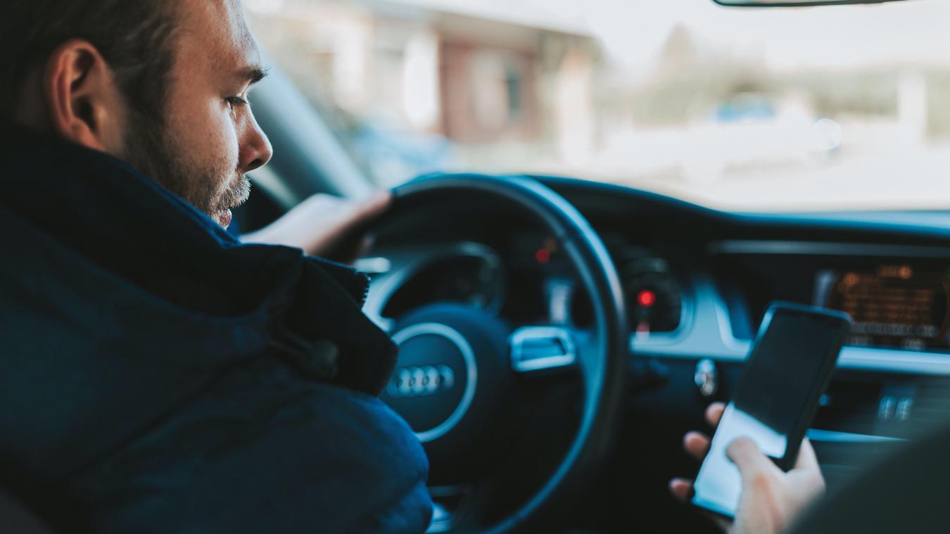 Trop d’automobilistes envoient des SMS ou des e-mails au volant
