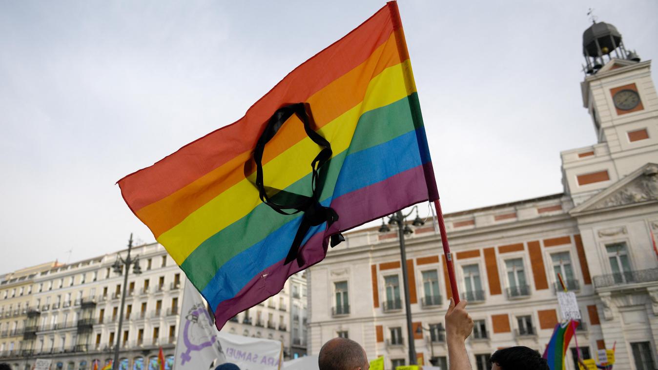 Un tueur en série de personnes LGBT activement recherché en Espagne