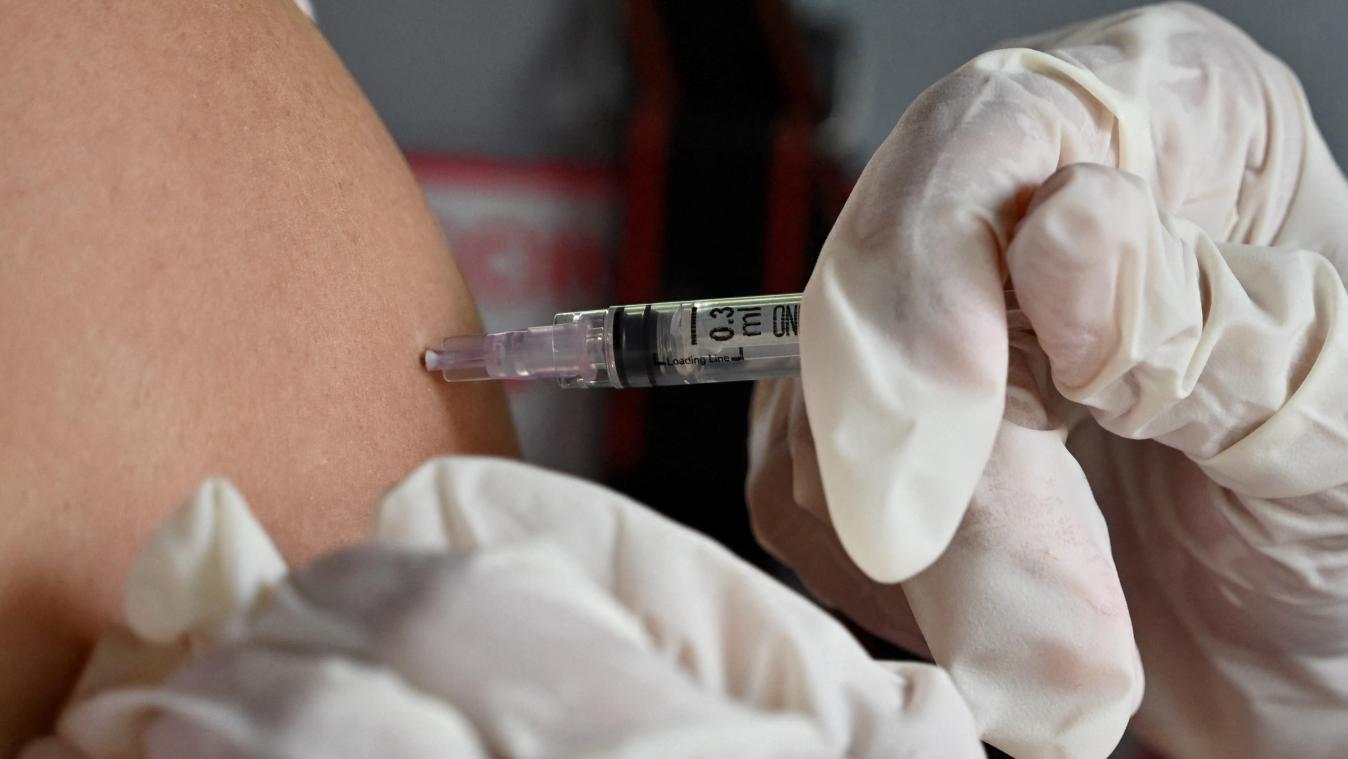 Coronavirus: l’EMA espère des vaccins adaptés dès l’automne