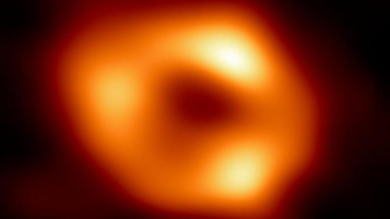 Grande première dans l’espace: un trou noir supermassif se forme au cœur de notre galaxie