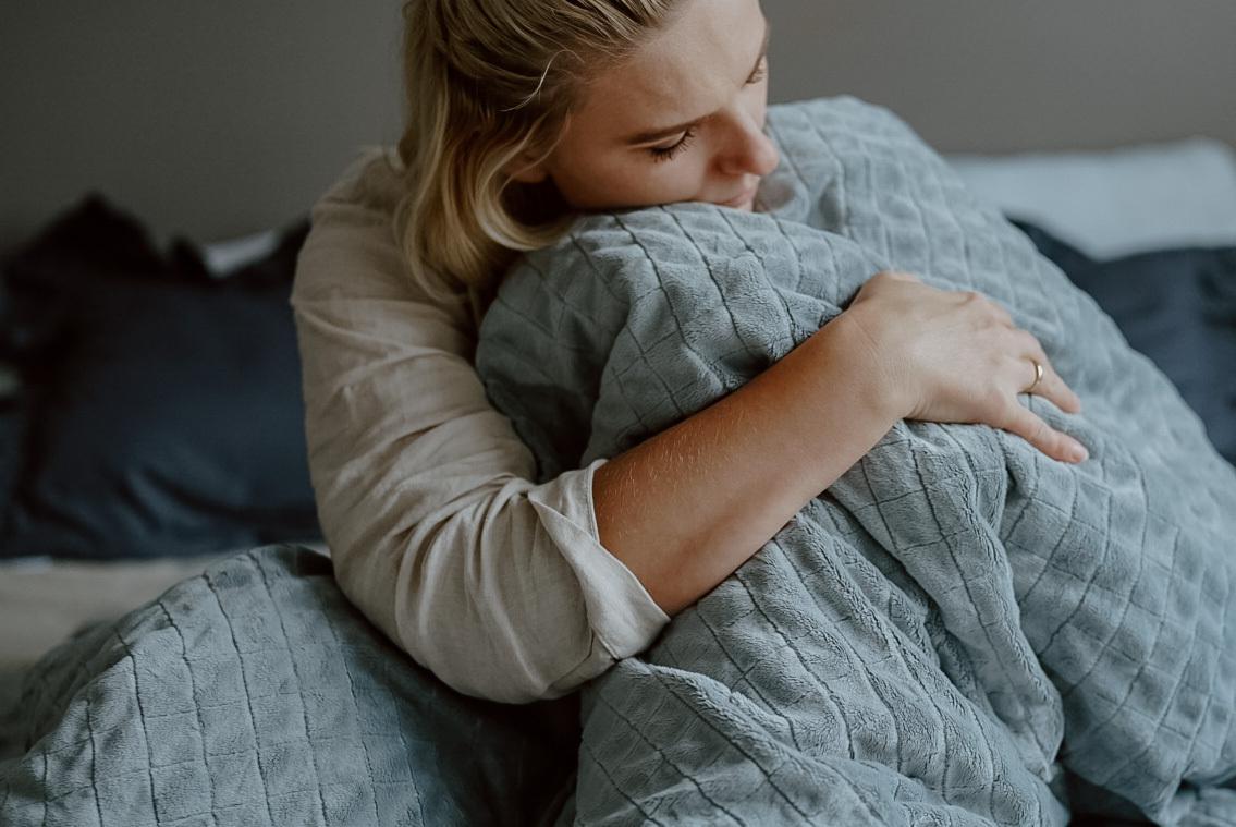 Pour bien dormir, les couvertures lestées ont de plus en plus de poids