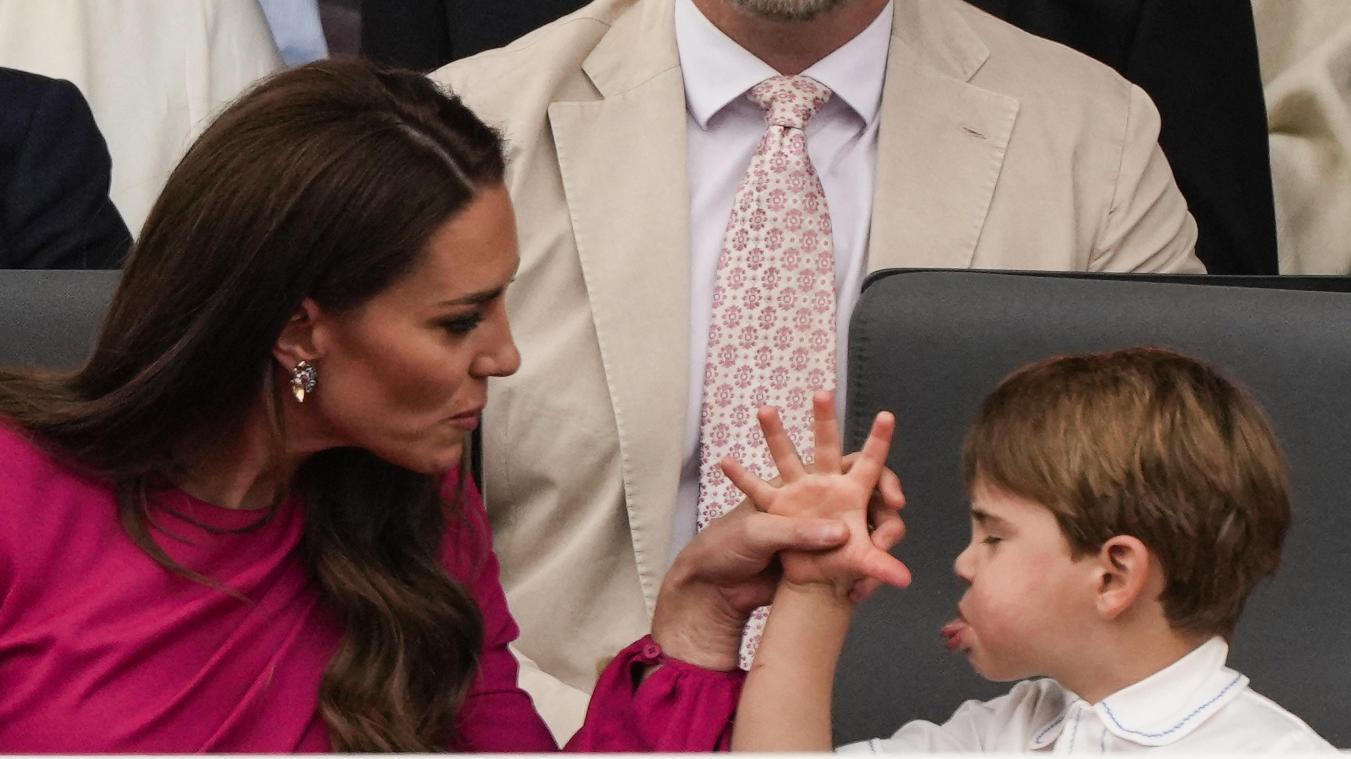Un expert révèle ce que Kate Middleton a dit au prince Louis, fort agité lors du jubilé